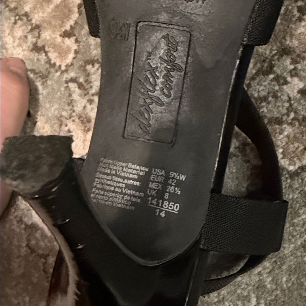 Dexflex Comfort Elegant Black Strappy Heels - Picture 5 of 8